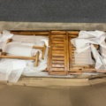 1604638-7 Solstol i teak med hjul och utfällbart hyllplan | 120 cm | Solö