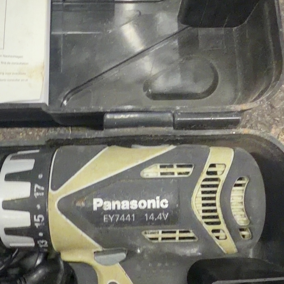 1594870-2 Skruvdragare med tillbehör - Panasonic EY7441