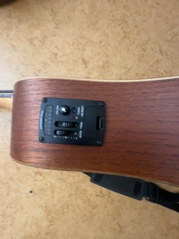 1458581-5 Parti musikinstrument – gitarr, basukulele, ukulele och digitalt trumset