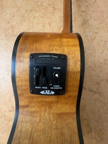 1458581-8 Parti musikinstrument – gitarr, basukulele, ukulele och digitalt trumset