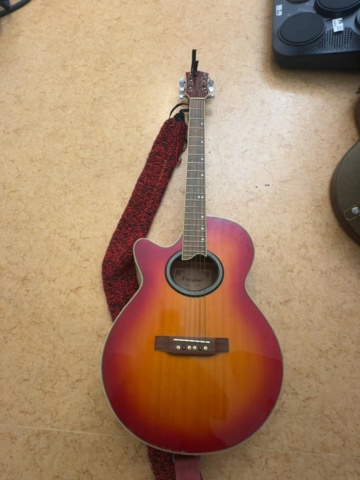 1458581-11 Parti musikinstrument – gitarr, basukulele, ukulele och digitalt trumset