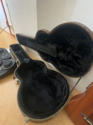 1458581-15 Parti musikinstrument – gitarr, basukulele, ukulele och digitalt trumset
