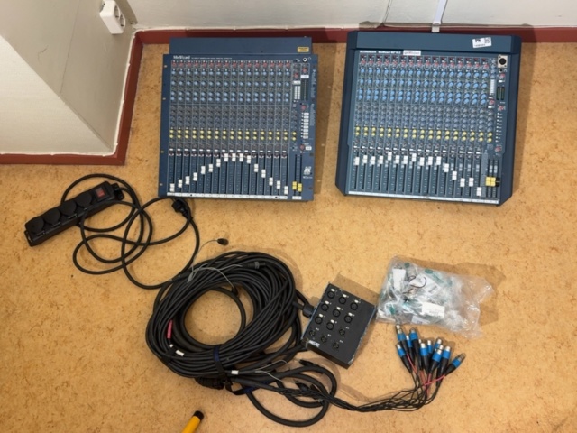 1458584-1 2 st ljudmixers Allen & Heath MixWizard WZ 16:2 med multikabel och kontakter