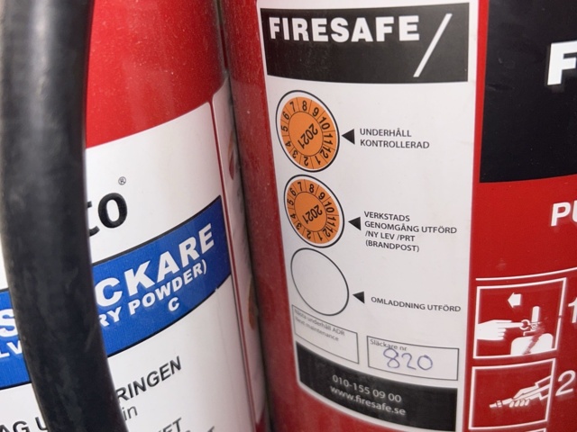 1545179-5 Släckvagnar 2 st och brandsläckare 4 st