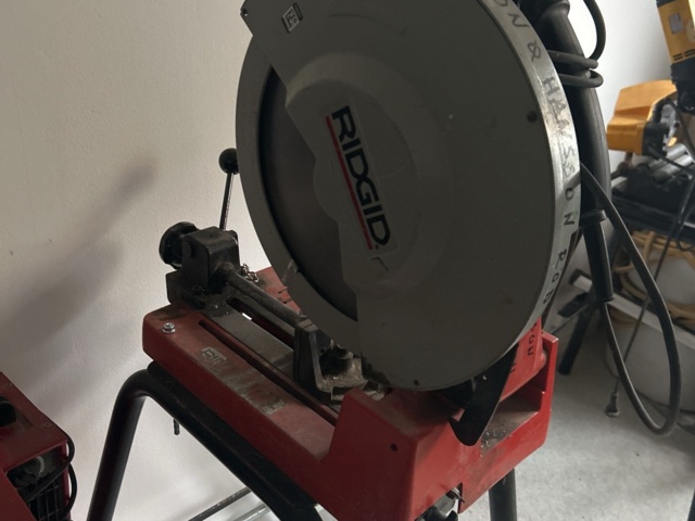 1604947-3 Kapmaskin för metall med stativ - RIDGID 590-L