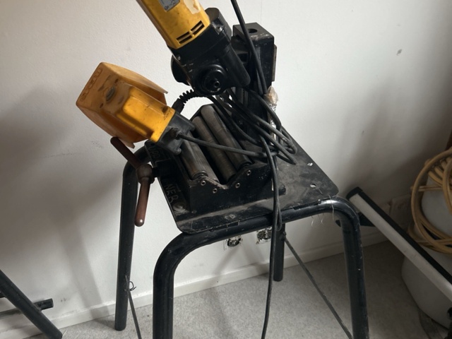 1604948-1 Rörkap med stativ - REMS