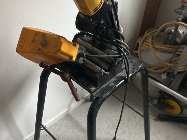 1604948-2 Rörkap med stativ - REMS