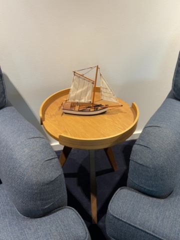 1548362-7 Samling med möbler och inredning - samtalsrum ”The Newport”