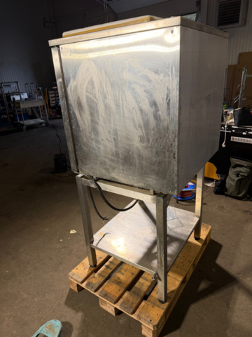 1566513-9 Ugn med stativ – Electrolux AR 170
