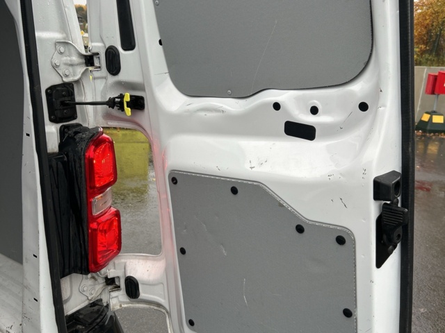 1604955-20 Citroën Jumpy Van IP 2.0 BlueHDi 145 EAT, 144hk, 2022