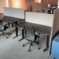 1548372-1 Kontorsarbetsplatser 4 st - Elektriska skrivbord, Steelcase kontorsstolar och avskärmningar