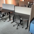 1548372-2 Kontorsarbetsplatser 4 st - Elektriska skrivbord, Steelcase kontorsstolar och avskärmningar