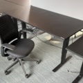 1548372-7 Kontorsarbetsplatser 4 st - Elektriska skrivbord, Steelcase kontorsstolar och avskärmningar