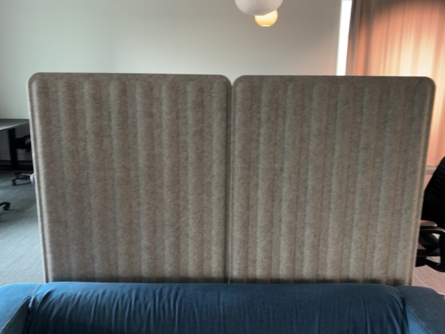 1548372-12 Kontorsarbetsplatser 4 st - Elektriska skrivbord, Steelcase kontorsstolar och avskärmningar