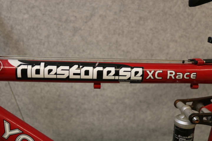 1515336-8 Cykel Yosemite XC Race. 27 växlar