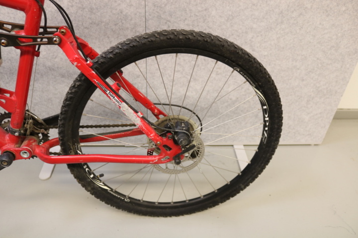 1515336-10 Cykel Yosemite XC Race. 27 växlar