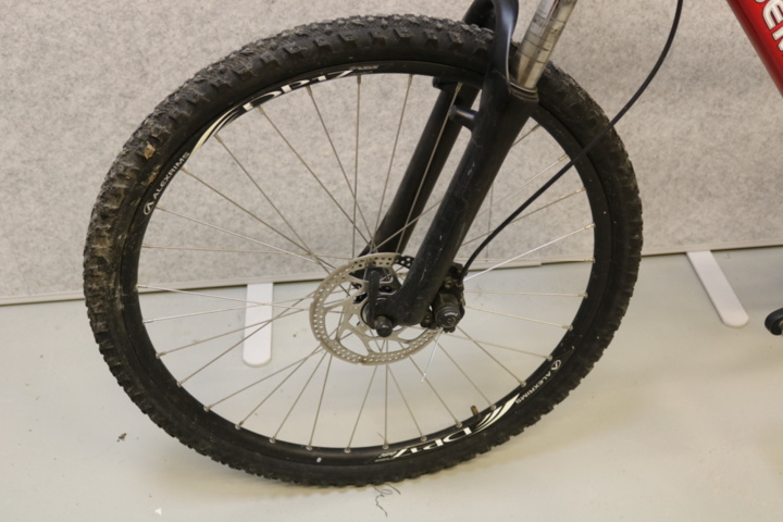 1515336-16 Cykel Yosemite XC Race. 27 växlar