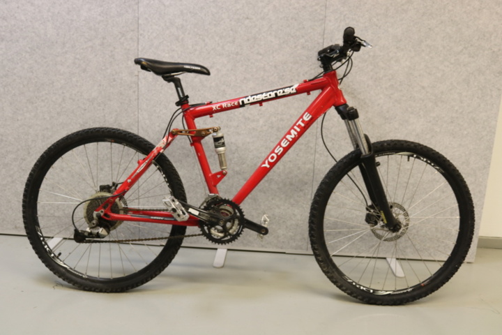 1515336-23 Cykel Yosemite XC Race. 27 växlar