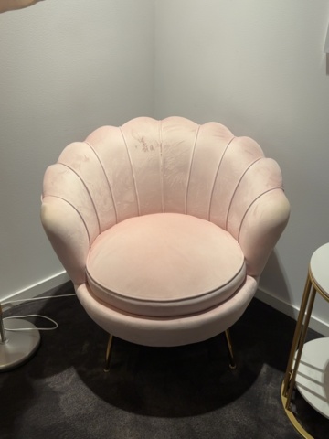 1548374-3 Möblemang och inredning till samtalsrum - ”The Pink One”