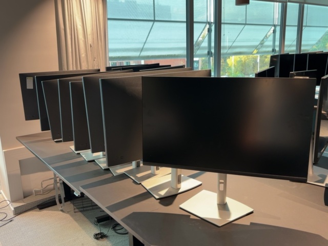 1548387-6 Bildskärmar 8 st 32" - Dell P3223QE