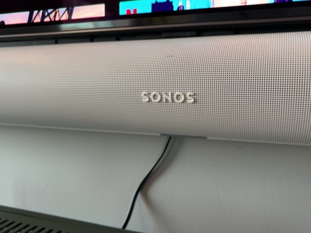 1548394-6 Konferensutrustning med möblemang och smart-TV 55" - Samsung, Sonos / Logitech