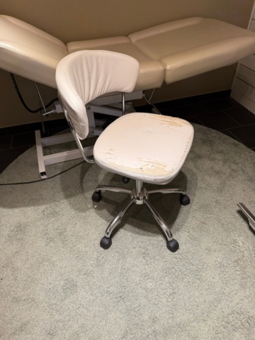 1141590-4 Elektrisk behandlingssäng Sorisa med värme i bädden