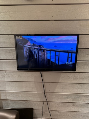 1141591-1 Vägghängd TV av mindre modell