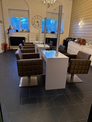 1141593-4 3 st dubbelsidiga frisörstationer( PHAI) inkl en del hårblåsar, locktänger
