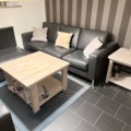 1141612-3 Soffor, bord, matta, diverse inredning och lampa