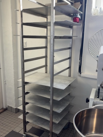 1373350-2 Sheet metal cart with sheets