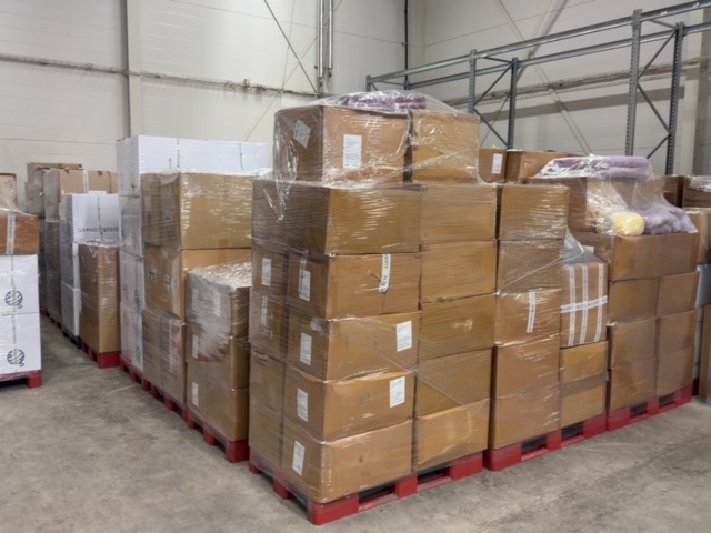 1594883-3 Large batch of yarn and knitting accessories - approximately 60 pallets