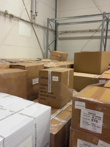 1594883-4 Large batch of yarn and knitting accessories - approximately 60 pallets