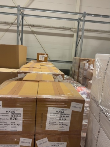 1594883-5 Large batch of yarn and knitting accessories - approximately 60 pallets
