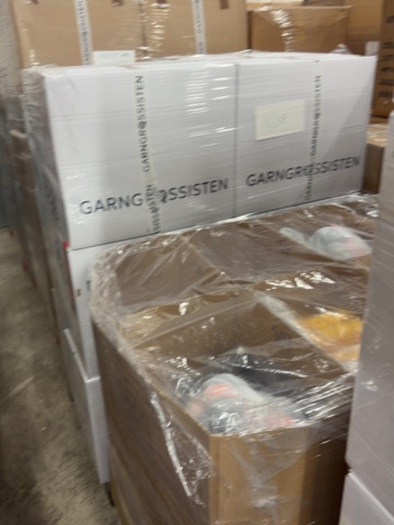 1594883-7 Large batch of yarn and knitting accessories - approximately 60 pallets