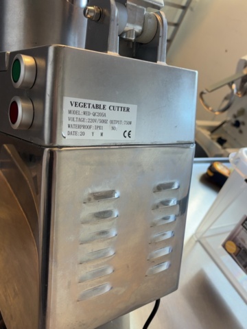 1373352-6 Vegetable cutter with 4 cutting attachments - WED-QC205A