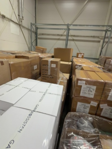 1594883-11 Large batch of yarn and knitting accessories - approximately 60 pallets