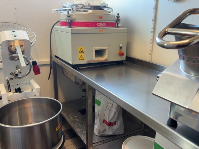 1373353-3 Dough rounder with stainless steel worktop – OEM
