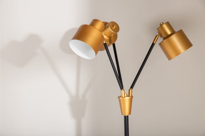 1600793-2 Vifta golvlampa 33 × 178 × 75 cm