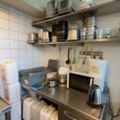 1373354-4 Samling med storköksutrustning, rostfri bänk och bunkar