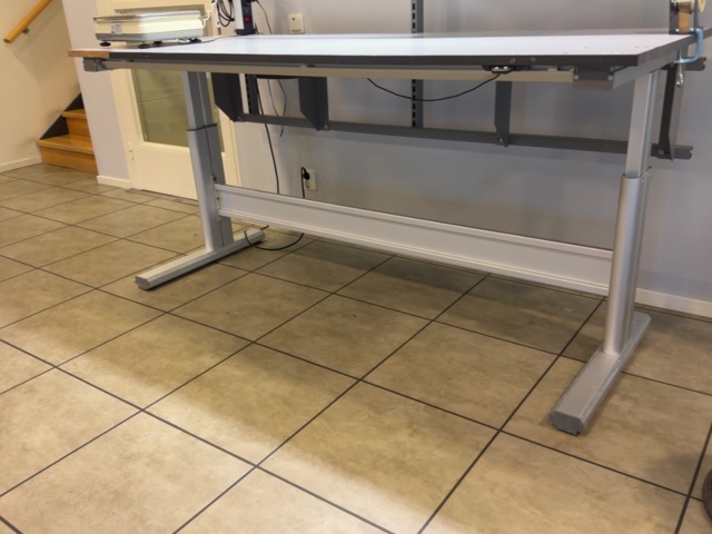 1594885-13 Height-adjustable packing bench with scales and lighting