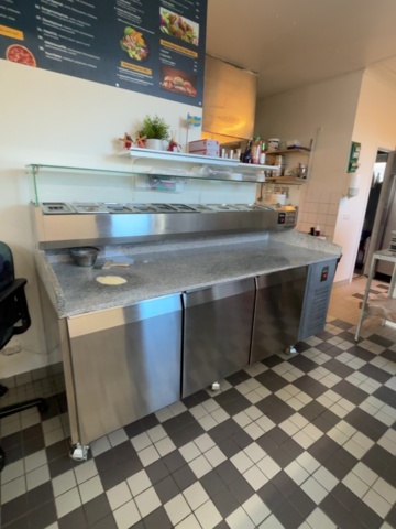 1373356-1 Pizzakylbänk med kylränna och granitskiva – GastroTeam VRX2200/330
