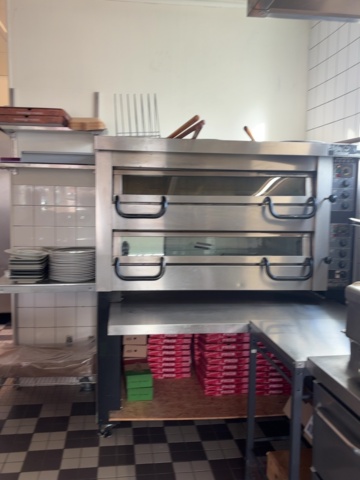 1373357-2 Pizzaugn med rostfria bänkar och hyllplan – Bake Partner Pizza Master PM732E -2002