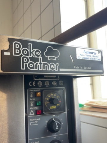 1373357-7 Pizzaugn med rostfria bänkar och hyllplan – Bake Partner Pizza Master PM732E -2002