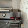 1373358-2 Storköksutrustning - fritös, stekbord, vattenbad och kylbänk - Wery, Moreno, m.fl.
