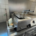 1373358-4 Storköksutrustning - fritös, stekbord, vattenbad och kylbänk - Wery, Moreno, m.fl.