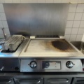 1373358-6 Storköksutrustning - fritös, stekbord, vattenbad och kylbänk - Wery, Moreno, m.fl.