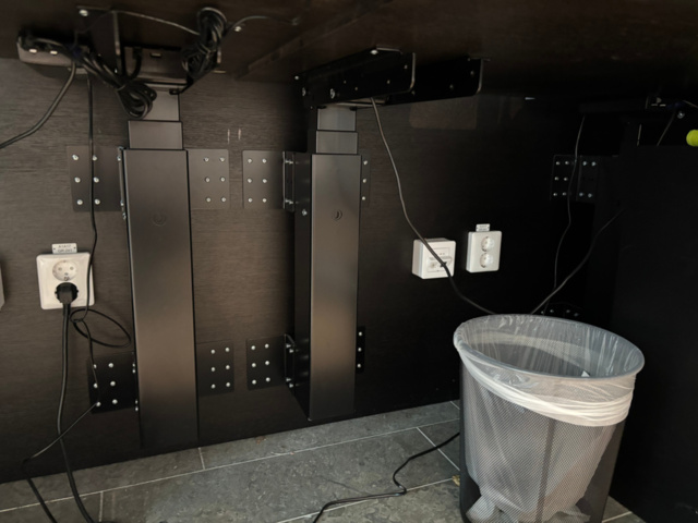 1548268-13 Receptionsmöblemang och kontorsinredning