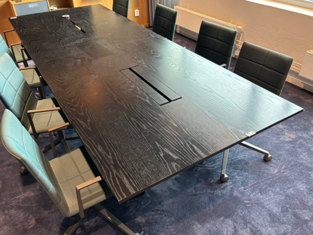 1548274-3 Konferensbord med 8 st karmstolar - Lammhults