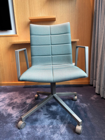 1548274-12 Konferensbord med 8 st karmstolar - Lammhults