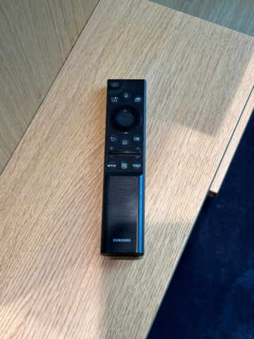 1548275-3 Smart-TV 65" med konferensutrustning - Samsung / Logitech